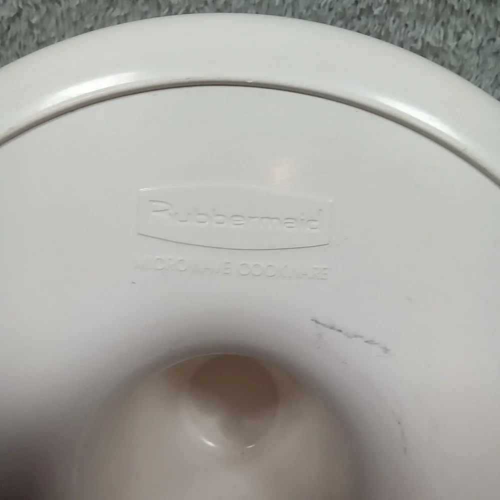 Rubbermaid Microwave Cookware 2 QT Ring Mold‎ Pan White Plastic Cake Jello 1.9L